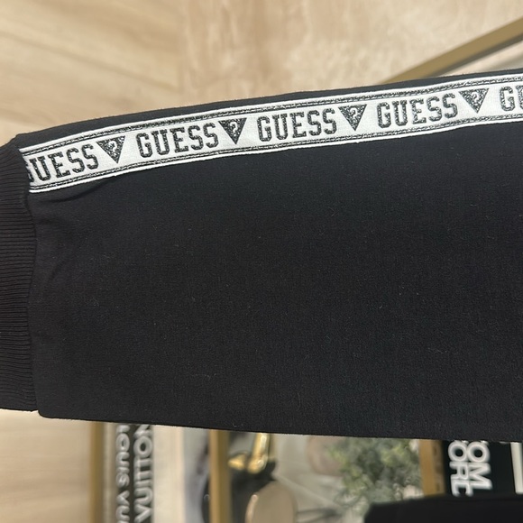 Guess black and white logo dre sh joggers - Picture 7 of 13
